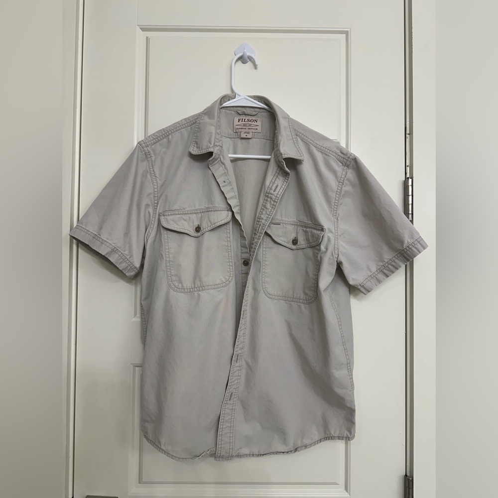 Filson Men's khaki Short Sleeve button Shirt size Medium